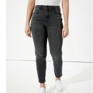 American Eagle Cropped Mom Jean